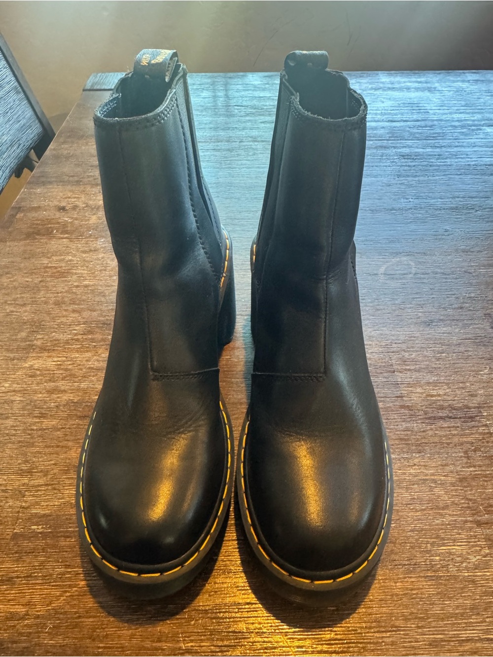 Dr. Martens - SPENCE LEATHER FLARED HEEL CHELSEA BOOTS IN BLACK